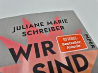 Außenansicht des Buches „Wir sind Dynamit“