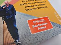 Außenansicht des Buches „Als ich gegen Stalin im Armdrücken gewann“