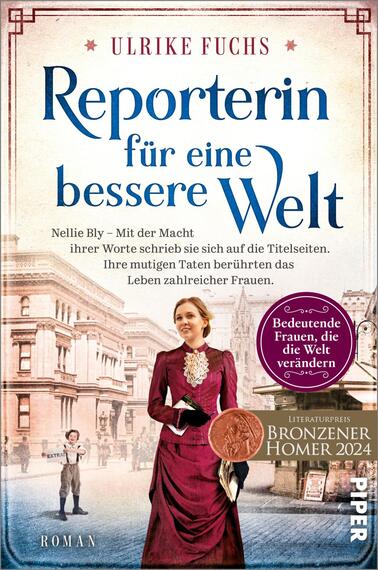 Das Buchcover zeigt eine historische Szene mit einer Frau in einem eleganten, burgunderfarbenen Kleid, die im Vordergrund steht. Sie hat eine aufrechte Haltung und Blickrichtung in die Ferne. Im Hintergrund sind architektonische Details eines Stadtgebäudes zu sehen. Der Titel „Reporterin für eine bessere Welt“ ist in einer großen, blauen Schrift mitten auf dem Cover platziert, darunter der Untertitel. Ein runder Hinweis in der unteren rechten Ecke informiert über den Preis als „Bronzener Homer 2024“.