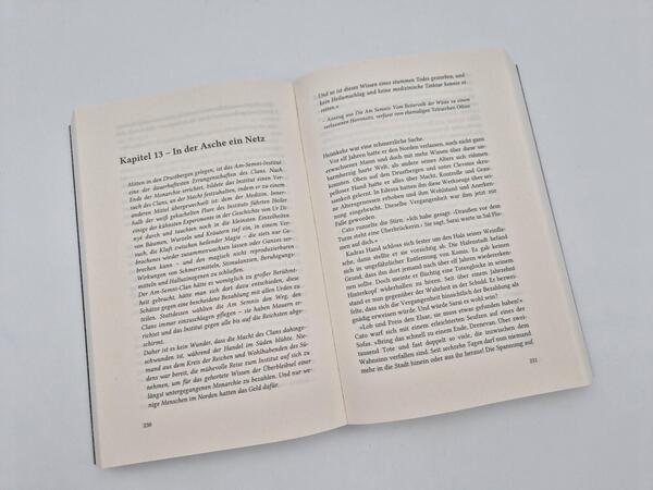 Außenansicht des Buches „This Blade of Ours“
