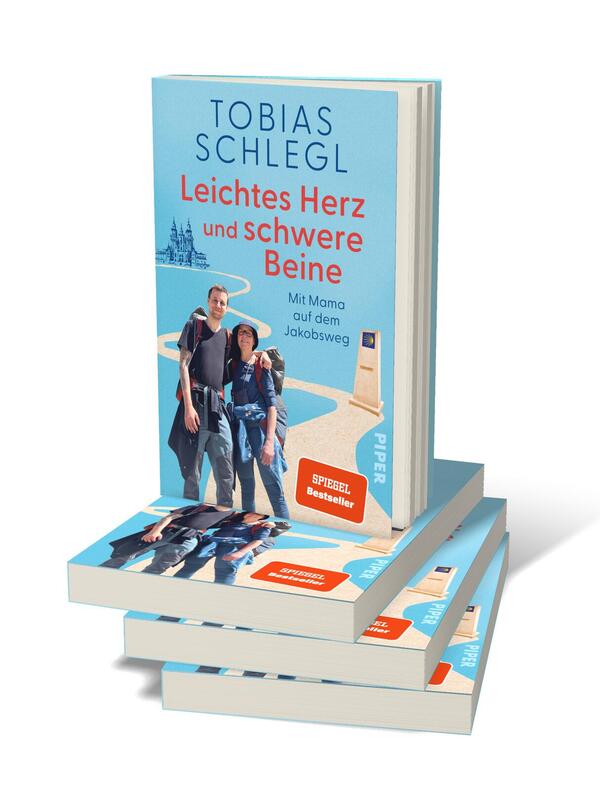 Bücherstapel des Buches „Leichtes Herz und schwere Beine“