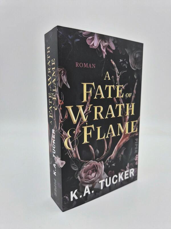 Außenansicht des Buches „A Fate of Wrath & Flame“