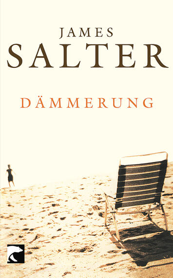 Das Buchcover zeigt einen hellen, sanften Hintergrund, der an eine Sommerlandschaft erinnert. Im Vordergrund befindet sich ein Liegestuhl, der auf einem Sandstrand steht. Links im Bild ist eine schemenhafte, kleine Figur zu sehen, die in Richtung Wasser blickt. Der Titel „Dämmerung“ ist in auffälliger, oranger Schrift mittig platziert, während der Name des Autors „JAMES SALTER“ in großen, braunen Buchstaben oberhalb des Titels steht. Die Atmosphäre wirkt ruhig und nachdenklich.