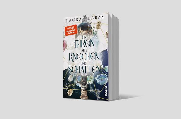 Außenansicht des Buches „Ein Thron aus Knochen und Schatten“