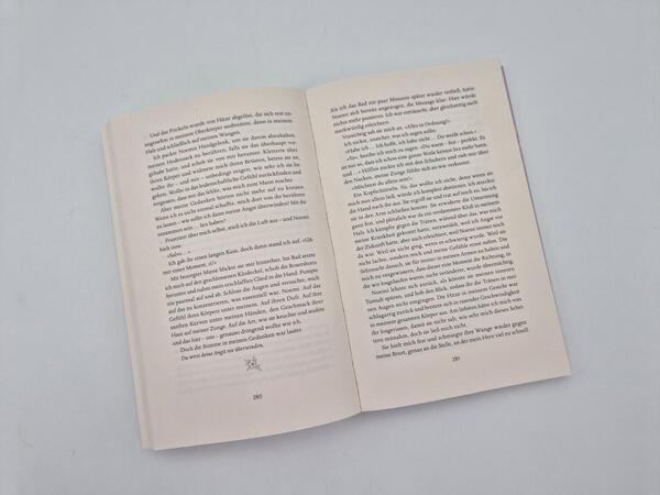 Außenansicht des Buches „The Calmest Kind of Storm“