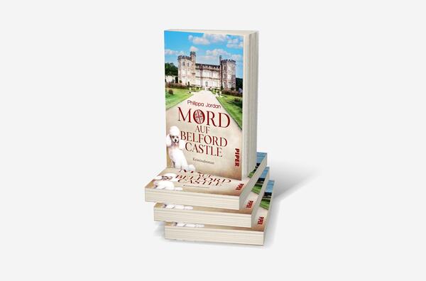 Bücherstapel des Buches „Mord auf Belford Castle“
