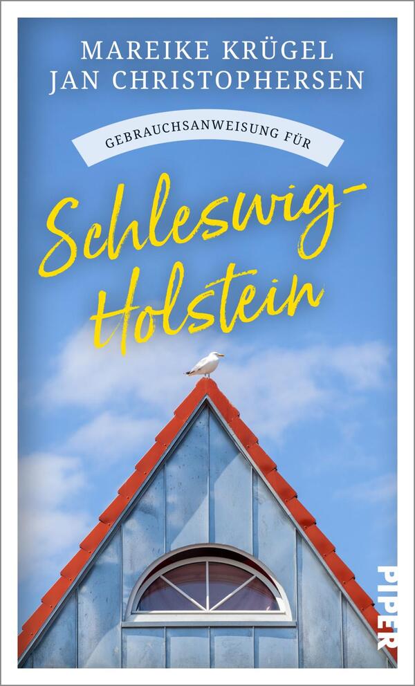 Das Buchcover zeigt ein hellblaues Dach mit roten Ziegeln und einer weißen Rundfensteröffnung. Eine weiße Möwe steht auf dem Dachfirst. Der Hintergrund ist ein klarer blauer Himmel. Oben im Cover prangt in einer weißen Sprechblase der Titel „Gebrauchsanweisung für“ in kursiver, grauer Schrift. Darunter ist in großer, fröhlicher gelber Schrift „Schleswig-Holstein“ platziert. Die Autoren, Mareike Krügel und Jan Christophersen, sind in einer einfachen schwarzen Schrift am oberen Rand des Covers genannt.