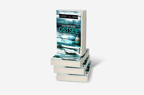 Bücherstapel des Buches „Kalter Sog: Ostsee“