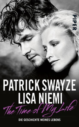 Das Buchcover zeigt ein schwarz-weißes Porträt von Patrick Swayze und Lisa Niemi, das eine emotionale Verbundenheit zwischen den beiden darstellt. Der Titel „The Time of My Life“ erscheint in lebendigem Lila und ist auffällig gestaltet, während die Autoren „Patrick Swayze“ und „Lisa Niemi“ in kräftigem Weiß geschrieben sind. Der Verlag „Piper“ ist dezent am oberen Rand platziert. Die Gesamtatmosphäre vermittelt Nostalgie und Intimität.