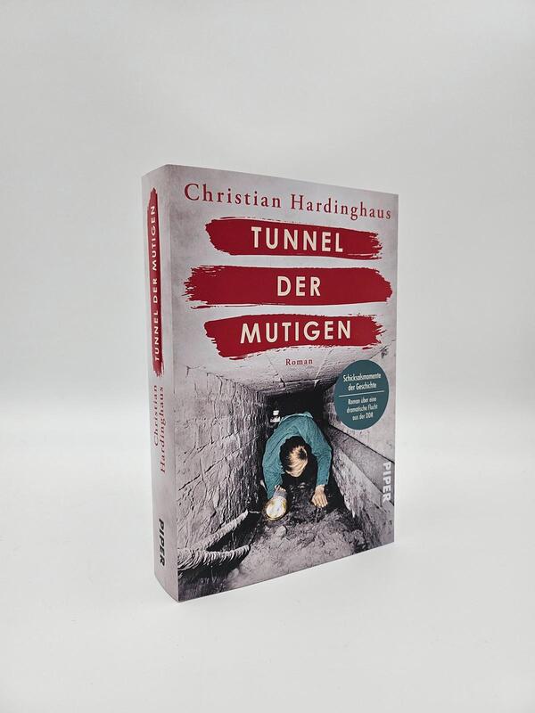 Innenansicht des Buches „Tunnel der Mutigen“