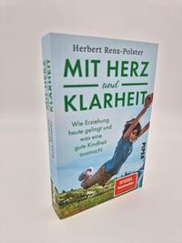 Außenansicht des Buches „Mit Herz und Klarheit“