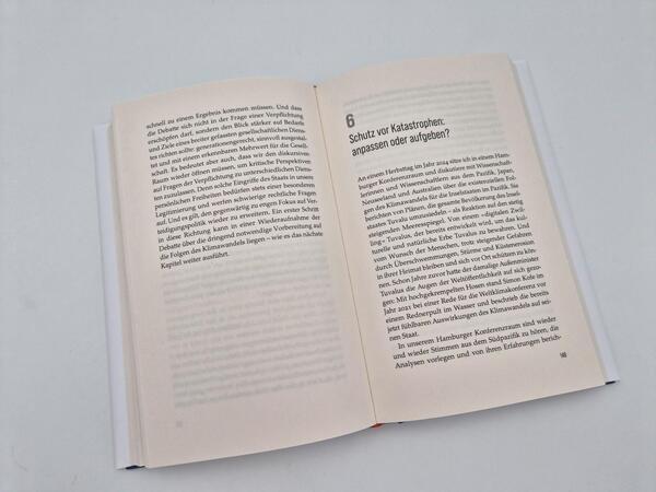 Außenansicht des Buches „Schutz in Krisenzeiten“