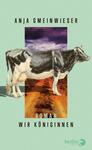 Das Buchcover zeigt eine stilisierte Abbildung einer Kuh vor einem farbigen Hintergrund, der aus einem violetten Himmel und einem erdigen Weg besteht. Die Farben sind in sanften Pastelltönen gehalten, hauptsächlich in Mintgrün, mit tiefen Violett- und Brauntönen. Der Titel „Wir Königinnen“ und der Hinweis „Roman“ sind in klaren, schwarzen Schriftarten platziert. Der Name der Autorin, Anja Gmeinwieser, ist ebenfalls prominent am oberen Rand des Covers sichtbar.