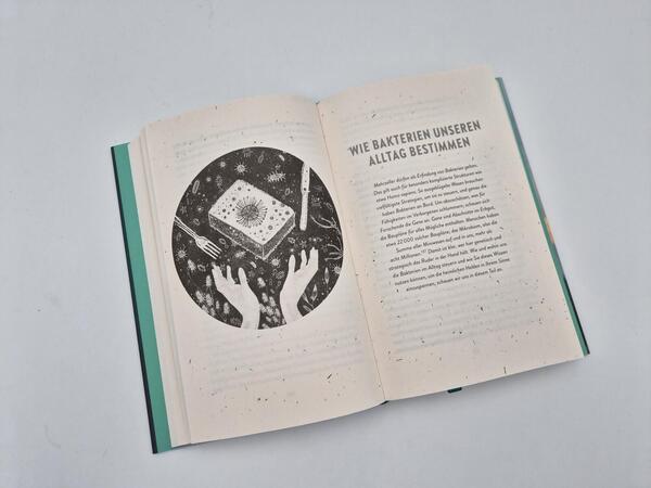 Außenansicht des Buches „Bakterien – die heimlichen Helden“