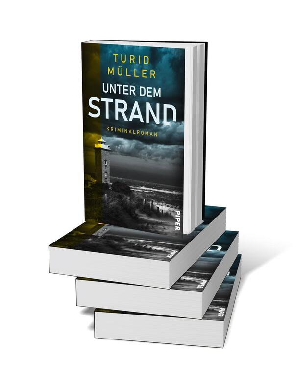 Bücherstapel des Buches „Unter dem Strand“