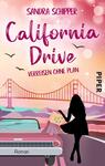 Das Buchcover zeigt eine stilisierte, farbenfrohe Landschaft mit einem roten Auto, das vor einer Brücke mit markanten Bögen steht, die an die Golden Gate Bridge erinnert. Der Hintergründe sind in sanften Pastellfarben, wobei Rosa und Lila dominieren. Im oberen Teil des Covers steht der Titel „California Drive“ in geschwungener, auffälliger Schrift. Darunter befindet sich der Untertitel „verreisen ohne Plan“ in schlichterer Typografie. Eine Silhouette einer Frau, die eine Kiste hält, rundet das Bild ab. Das Cover vermittelt eine sommerliche, unbeschwerte Atmosphäre. Der Autorennamen „Sandra Schipper“ ist oben platziert.