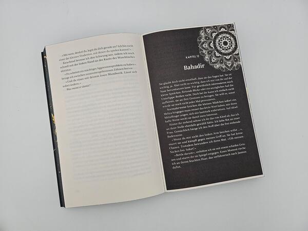 Außenansicht des Buches „Golden Blood – A Deal with Darkness “