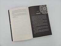 Außenansicht des Buches „Golden Blood – A Deal with Darkness “