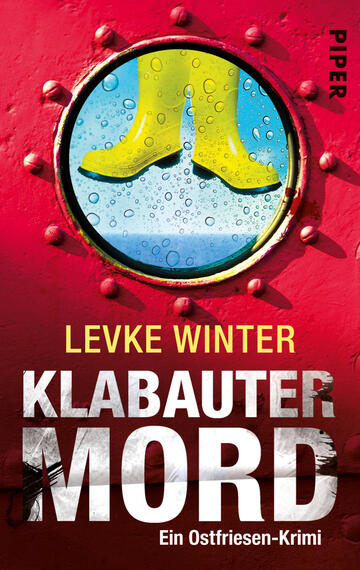 Das Buchcover zeigt einen roten Hintergrund mit einem großen, runden Fenster, durch das gelbe Gummistiefel sichtbar sind. Um die Stiefel sind Regentropfen zu erkennen, die die glatte Oberfläche des Wassers reflektieren. Über dem Fenster steht in kräftiger, gelber Schrift der Name „LEVKE WINTER“. Darunter prangt der Titel „KLABAUTER MORD“ in großen, grauen Buchstaben, die den Krimi-Charakter des Werks betonen. Am oberen rechten Rand ist das Verlagslogo „PIPER“ zu sehen.