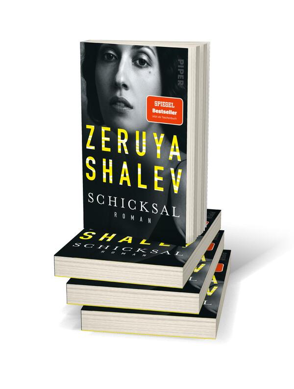 Bücherstapel des Buches „Schicksal “