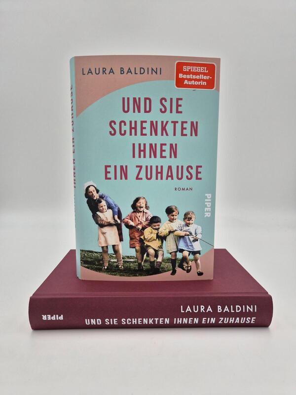 Außenansicht des Buches „Und sie schenkten ihnen ein Zuhause“