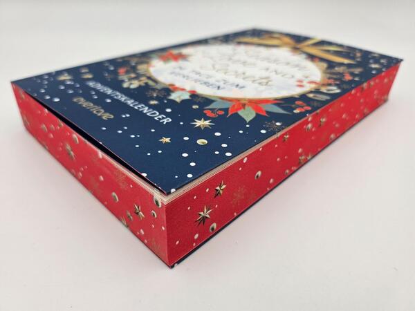 Außenansicht des Buches „A Season of Love and Secrets“