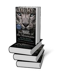 Bücherstapel des Buches „The Ghost of the Mountains“