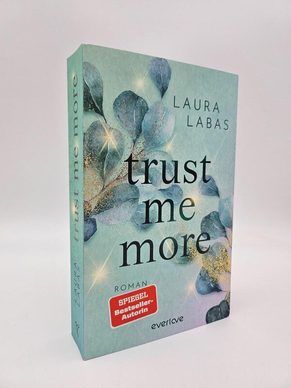 Außenansicht des Buches „Trust Me More“