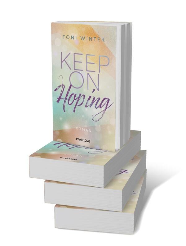 Bücherstapel des Buches „Keep on Hoping“