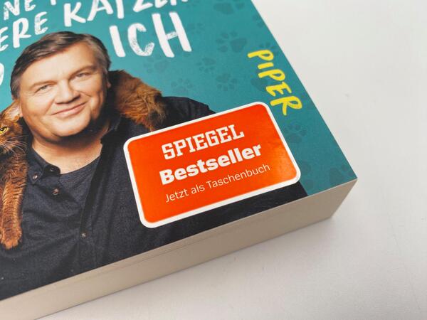 Innenansicht des Buches „Pfoten vom Tisch!“