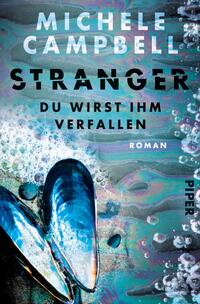 Das Buchcover zeigt eine aquatische Szenerie mit blauen und grünen Farbverläufen, die eine mysteriöse Atmosphäre schaffen. Im Vordergrund sind stilisierte Muscheln abgebildet, während im Hintergrund Wassertropfen und Wellen angeordnet sind. Der Titel „STRANGER“ erscheint in auffälliger, schwarzer Schrift in Großbuchstaben, darunter der Untertitel „DU WIRST IHM VERFALLEN“ in kleinerer Schrift. Der Name der Autorin, Michele Campbell, ist ebenfalls in Großbuchstaben platziert. Am unteren Rand ist das Verlagslogo „PIPER“ sichtbar.