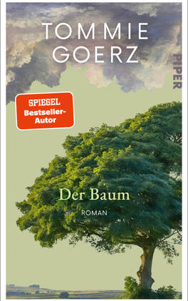 Das Buchcover zeigt einen großformatigen, üppig grünen Baum im Vordergrund vor einem hellolivgrünen Hintergrund, darüber dramatische grauviolette Wolken. Oben zentriert steht der Autorenname TOMMIE GOERZ in großen weißen Großbuchstaben; mittig unten der Titel „Der Baum“ in serifenbetonter, heller Schrift, darunter klein „ROMAN“. Links oben ein orangeroter Auszeichnungsbutton mit weißer Aufschrift „SPIEGEL Bestseller-Autor“. Stimmung: ruhig, leicht dramatisch.