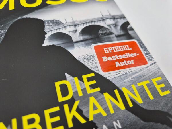 Außenansicht des Buches „Die Unbekannte “
