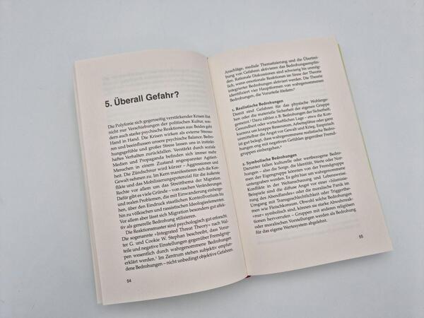 Außenansicht des Buches „Keine Macht der Ohnmacht“