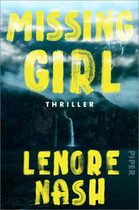 Das Buchcover zeigt eine düstere, nebelverhangene Fjordlandschaft mit einem schmalen Wasserfall vor dunklen Bergen und tiefblau-grünen Gewässern. Großflächig ist der Titel in grober, gelber Pinseltypografie „MISSING GIRL“ gesetzt; darunter in kleiner weißer Grotesk steht „THRILLER“. Am unteren Bildrand erscheint der Autorenname in gleicher gelber Pinseloptik „LENORE NASH“. Die Stimmung ist unheilvoll und spannungsgeladen.