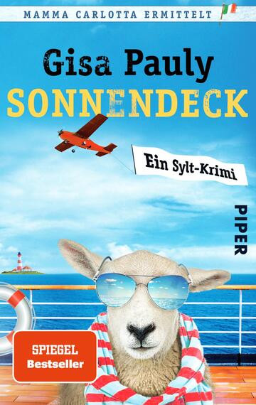 Das Buchcover zeigt eine humorvolle Szenerie auf einem blauen Himmel mit einem roten Flugzeug. In der Mitte sitzt ein Schaf mit Sonnenbrille, das ein fröhliches Urlaubsgefühl vermittelt. Der Titel „SONNENDECK“ ist in großen, gelben Buchstaben platziert, während der Untertitel „Ein Sylt-Krimi“ in schwarzer Schrift darauf folgt. Unten befindet sich die Angabe „SPIEGEL Bestseller“ in einem roten Button. Das Layout strahlt Leichtigkeit und Spaß aus.