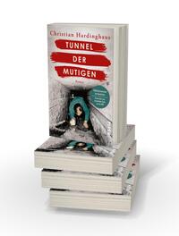 Bücherstapel des Buches „Tunnel der Mutigen“