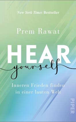 Das Buchcover zeigt einen sanften Farbverlauf in Blau- und Grüntönen. Der Titel „HEAR yourself“ ist zentral platziert, wobei „HEAR“ in großer, weißer Schrift steht und „yourself“ in eleganter, geschwungener schwarzer Typografie darunter. Darüber befindet sich der Autorenname „Prem Rawat“ in schlichter, weißer Schrift. Am unteren Rand des Covers steht der Untertitel „Inneren Frieden finden in einer lauten Welt“ ebenfalls in weiß. Das Gesamtbild vermittelt eine ruhige und einladende Atmosphäre.