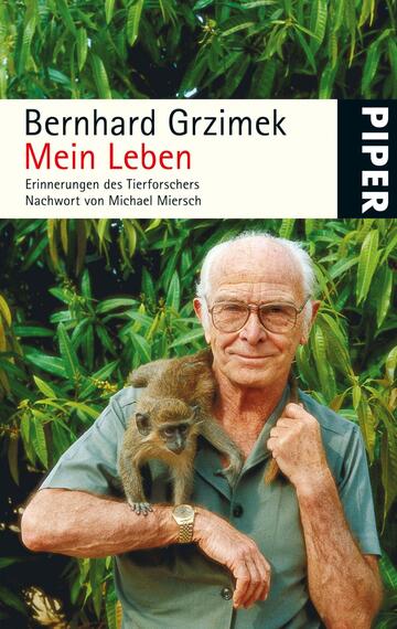 Das Buchcover zeigt Bernhard Grzimek mit einem Affen auf seiner linken Schulter, umgeben von üppigem, grünem Blattwerk. Grzimek trägt eine graue Jacke und eine Sonnenbrille, während er mit einem freundlichen Lächeln in die Kamera blickt. Der Titel „Mein Leben“ ist in roten Buchstaben prominent platziert, während der Name des Autors in schwarzer Schrift darüber steht. Untertitel und Nachwort sind in kleinerer, einfacher Schrift verfasst. Die Atmosphäre vermittelt eine Verbindung zur Natur und Tierforschung.