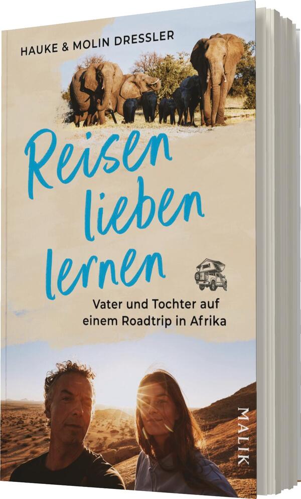 Das Buchcover zeigt im oberen Bereich mehrere Elefanten in der freien Natur, umgeben von einer savannenähnlichen Landschaft. Auf einem sanften, hellen Hintergrund sind die Wörter „Reisen lieben lernen“ in kräftigem Blau platziert, gefolgt von dem Untertitel „Vater und Tochter auf einem Roadtrip in Afrika“ in schlichterer Schrift. Die Autorennamen „Hauke & Molin Dressler“ sind oben links in einer eleganten Schriftart zu finden. Im unteren Bereich sind die Silhouetten von Vater und Tochter zu sehen, die in die Kamera blicken.