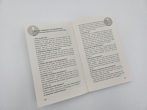 Innenansicht des Buches „Überleben unter Arschlöchern“