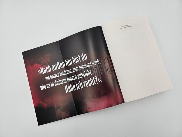 Außenansicht des Buches „Corrupt – Dunkle Versuchung“
