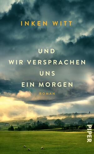 Das Buchcover zeigt eine dramatische, wolkenverhangene Himmelslandschaft in verschiedenen Grautönen mit sanften hellen Akzenten. Im Vordergrund erhebt sich eine weite, grüne Wiese mit sanften Hügeln. Zentral platziert steht der Titel „Und wir versprachen uns ein Morgen“ in großen, goldenen Buchstaben, unterhalb der der Autor Inken Witt in weißer Schrift genannt wird. Am unteren Rand ist das Wort „Roman“ in kleinerer Schrift zu sehen.