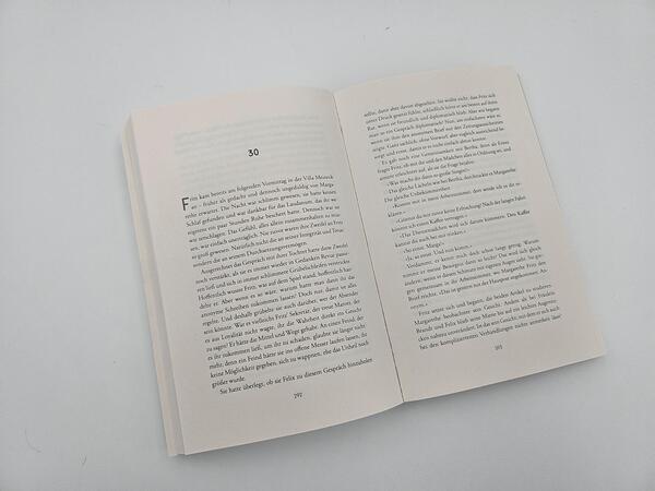 Innenansicht des Buches „Unsere kurze Ewigkeit“