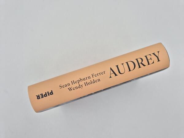 Außenansicht des Buches „Audrey“