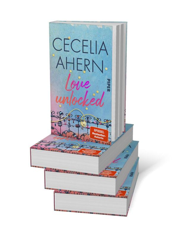 Bücherstapel des Buches „Love Unlocked“
