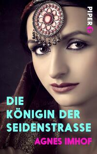 Das Buchcover zeigt das Porträt einer Frau mit einem eindrucksvollen Blick. Sie trägt ein elegantes Schmuckstück auf der Stirn und hat eine traditionelle Kopfbedeckung an. Der Hintergrund ist in sanften Brüntönen gehalten, während der Titel „DIE KÖNIGIN DER SEIDENSTRASSE“ in großer, leuchtend türkiser Schrift hervorsticht. Der Name der Autorin, Agnes Imhof, ist in weißer Schrift darunter platziert. Die Gesamtdarstellung vermittelt eine mysteriöse und spannende Atmosphäre.