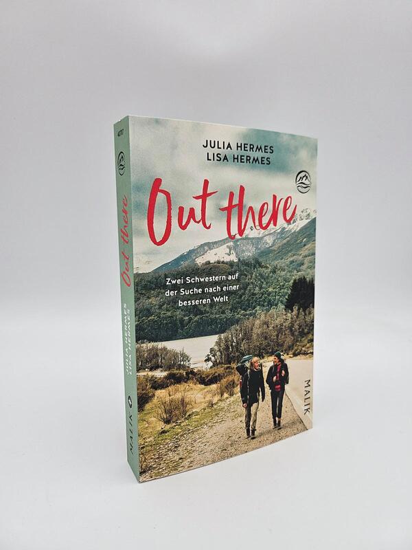Außenansicht des Buches „Out there“