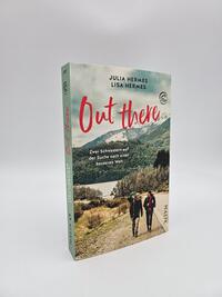 Außenansicht des Buches „Out there“