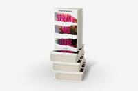 Bücherstapel des Buches „Sprung ins Leere“